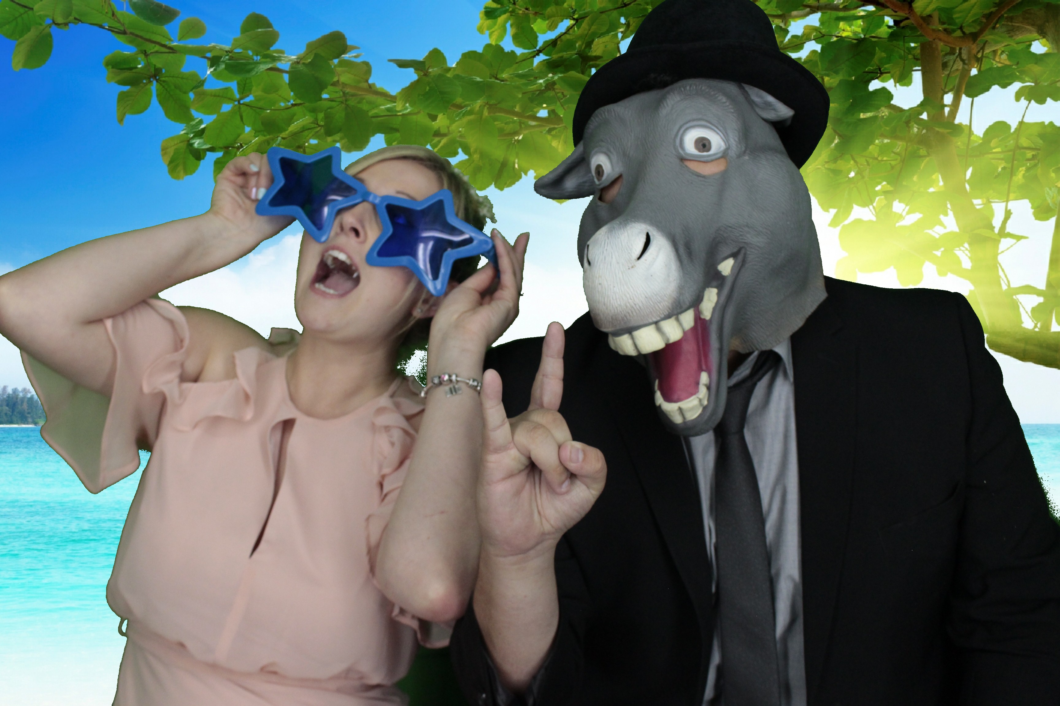 Mr & Mrs Bowles | View more photos from the event at gallery.myphotoboothexperience.co.uk/u/MyPhotoBoothExperienceLtd/Mr-Mrs-Bowles